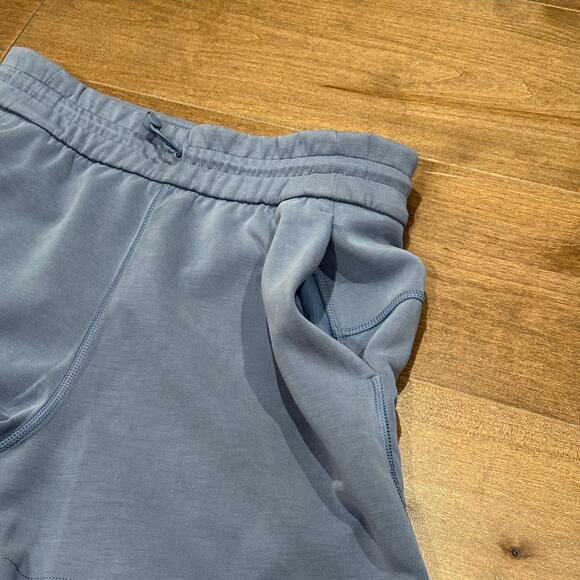 Lululemon Women's Softstreme High-Rise Short 4" Oasis Blue size 4 EUC - Picture 6 of 8